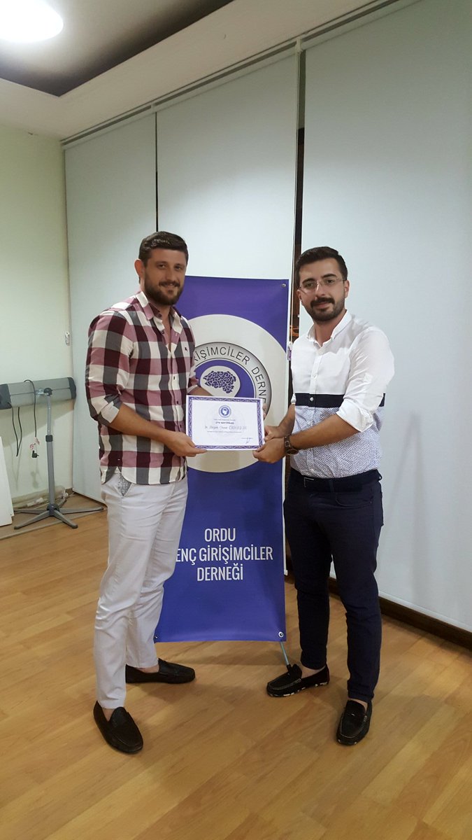 oggdernegi's tweet photo. OGGD Başkanımız Samet AKTAŞ derneğimize yeni üye olan
Metin BİBER ve Nazım Orçun ÇUHADAR' a OGGD Üye Sertifikalarını takdim etti.
#OGGD #ÜYE https://t.co/Xvlzfkcx0t