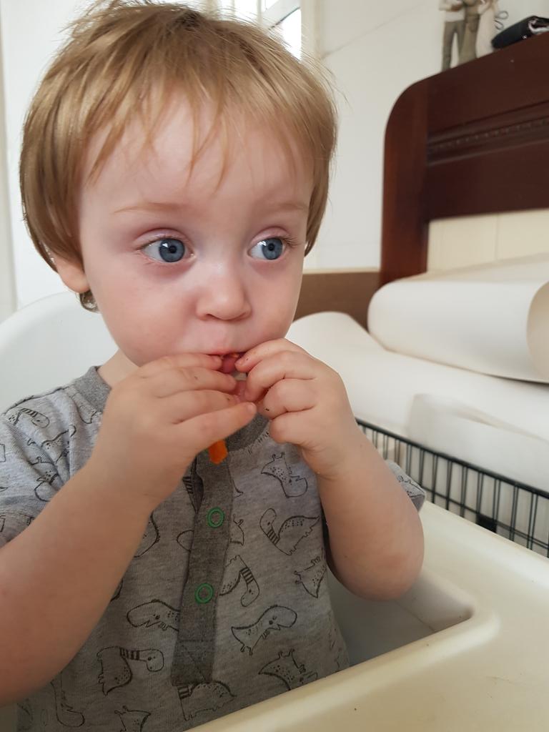 homemadedad's tweet photo. Watching @jamieoliver while eating his sweet potato #dinnertimewithjamie #howaboutafollow https://t.co/BrSe0GiGZO