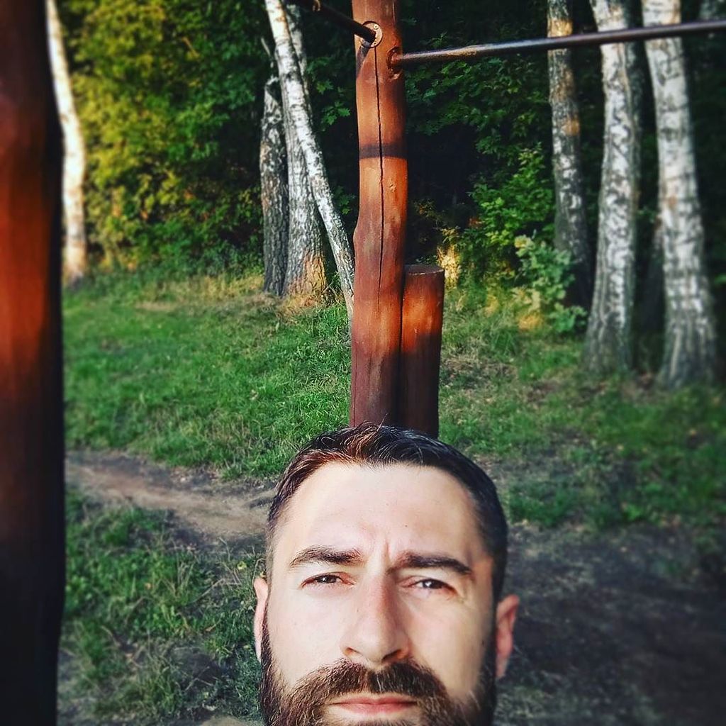 sle3va's tweet photo. W przypadku niemożnościa zdążyć na trening, zrób trening
#wod #workout #pullups #crossfit #freeletics #bar #barbr… https://t.co/EtNMOE3mhE https://t.co/07KMkAPajz