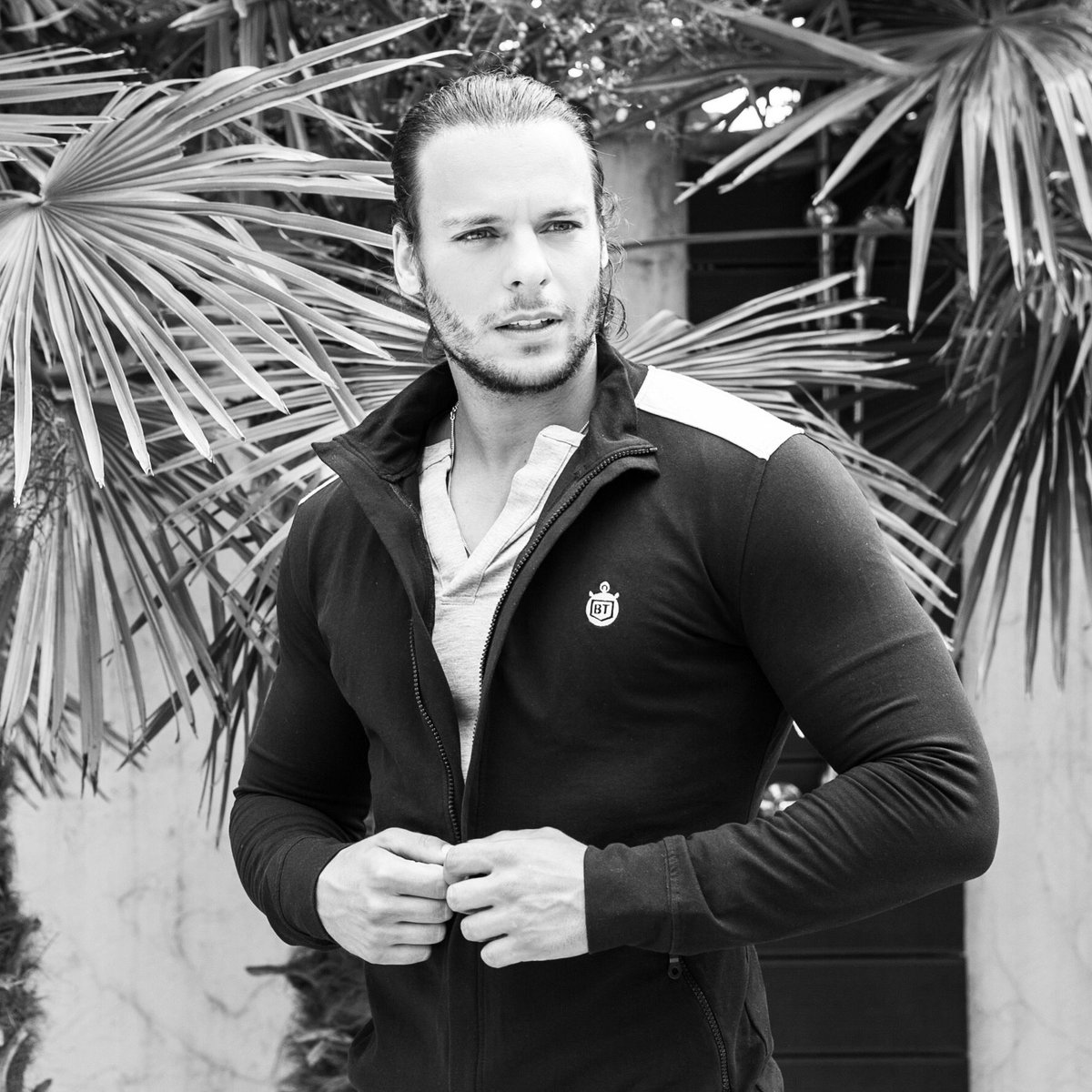 pjcabrieres's tweet photo. #BTstyle 💥 https://t.co/XxzpRDOTym
Bonne soirée et Pas la, Pas tout de suite, mais des Lundi je refais du sale promis 👊🏽
#BlackAndWhiteWeek https://t.co/NUpCadaa21