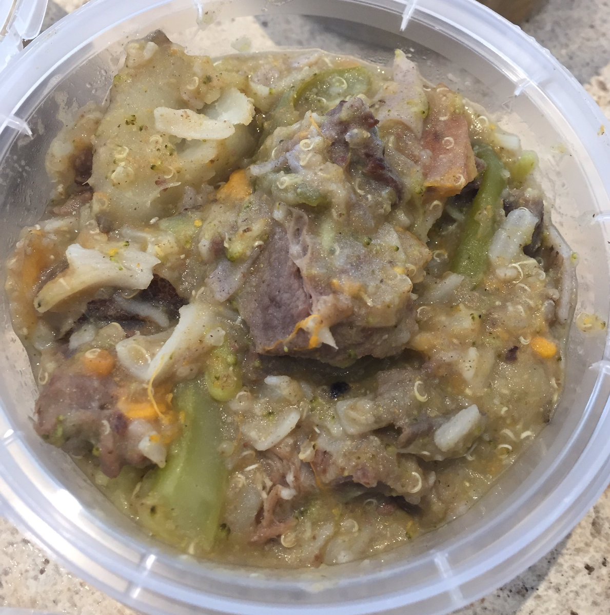 Brewkies1's tweet photo. Who has fresh cooked dog food? We do visit Brewkies you dog will thank you. #freshisbest #freshdogfood #maderighthere https://t.co/UDZZyisdJX