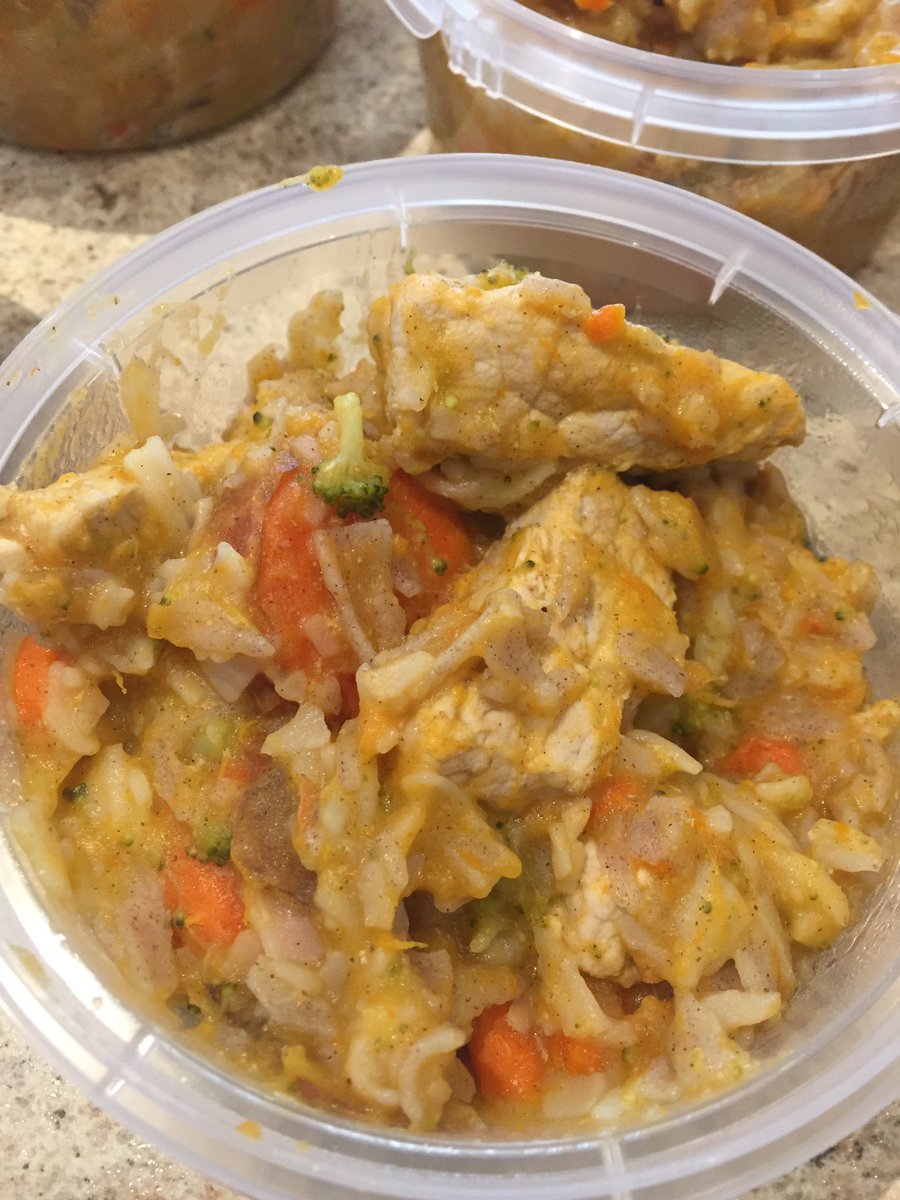 Brewkies1's tweet photo. Who has fresh cooked dog food? We do visit Brewkies you dog will thank you. #freshisbest #freshdogfood #maderighthere https://t.co/UDZZyisdJX