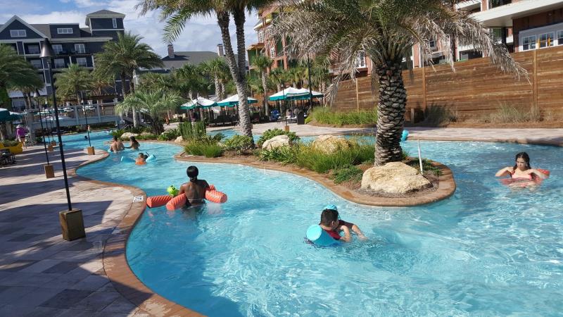 Aluvable4's tweet photo. I'm a finalist in The Henderson's photo contest. Help me rally votes! https://t.co/2ZQX0Z1Rh5 @TheHendersonFL https://t.co/VcyCeMVtrP