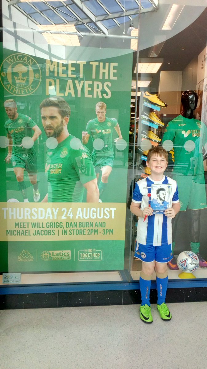 lisahill1981's tweet photo. @LaticsOfficial @Danburn3 @LaticsCommunity thank you for the autographs 😀⚽ up the tics. https://t.co/0RboxiIUkA