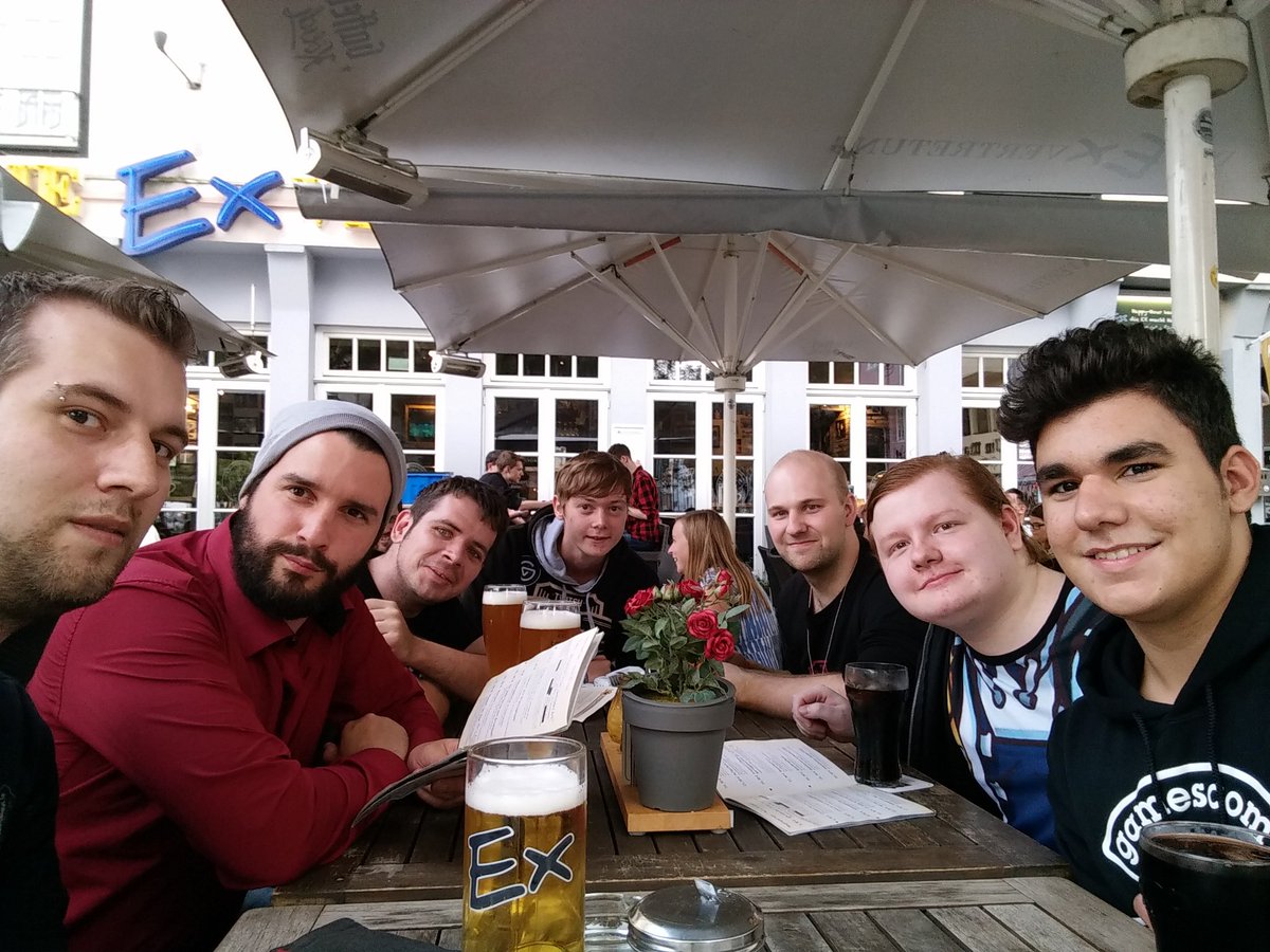 Ein Treffen der <a href="/TubeHouse/">Tube Light Media House</a> Familie auf der #gamescom2017 <3