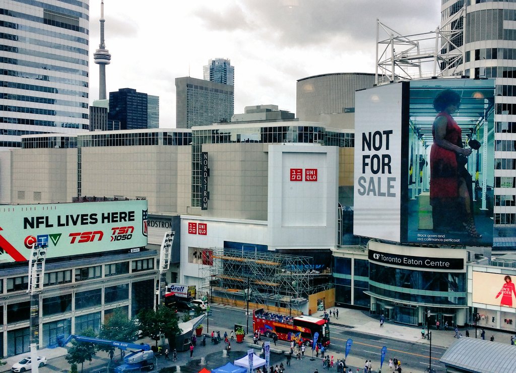 AskEthanDo's tweet photo. Right in the heart of #retail. Not a bad view for work meetings in the #6ix. #retailtech #DigitalMarketing #Beacons https://t.co/5hnxC8k2gi