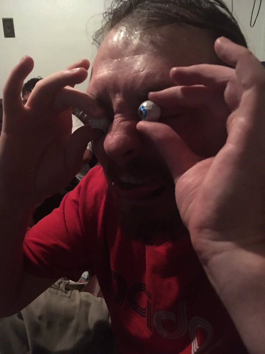 LauMon22's tweet photo. Googled Eyed. #halloweencandyalready #home https://t.co/6v6DF0FILA
