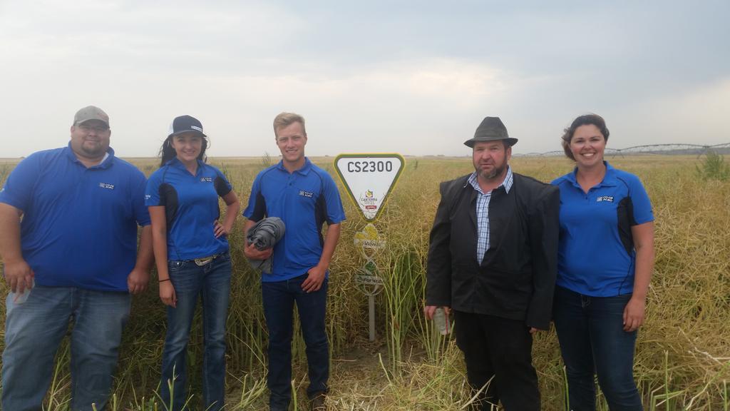 Page__Newton's tweet photo. Checking out @canterraseeds #yieldworks #system #canola trial @ Bow City Colony this am with @SthCntryCoop Ag peeps #irrigation https://t.co/T2Sn2VIfo2