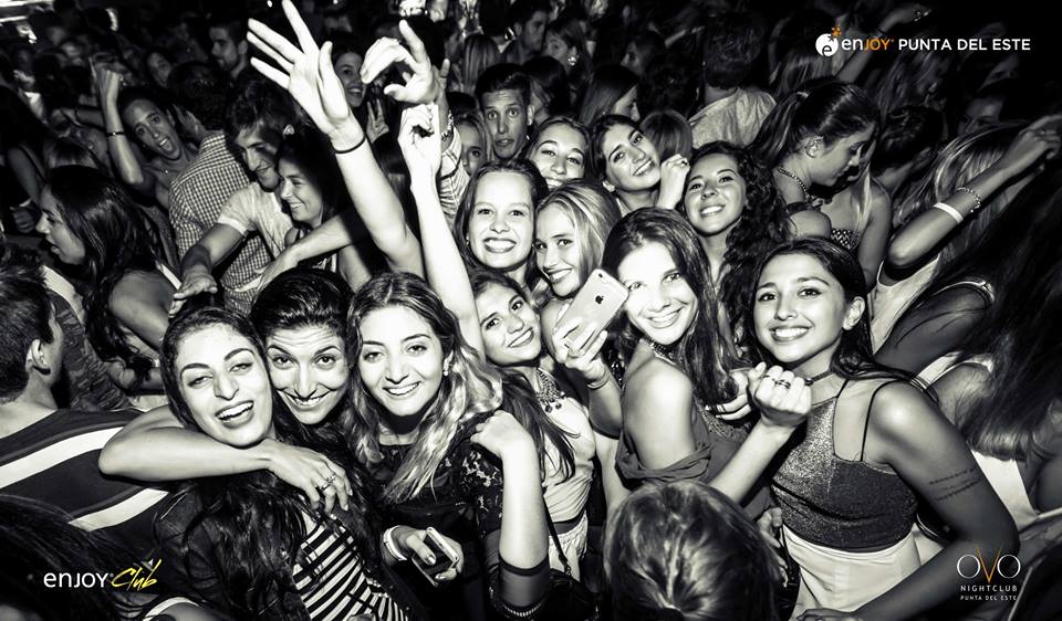 OVOPunta's tweet photo. Esta noche en #OVOPunta podés participar y ganar 1 celular de última generación! Click aquí: https://t.co/rPjmeu8vRy @Movistar_UY https://t.co/Ez8UahzklN