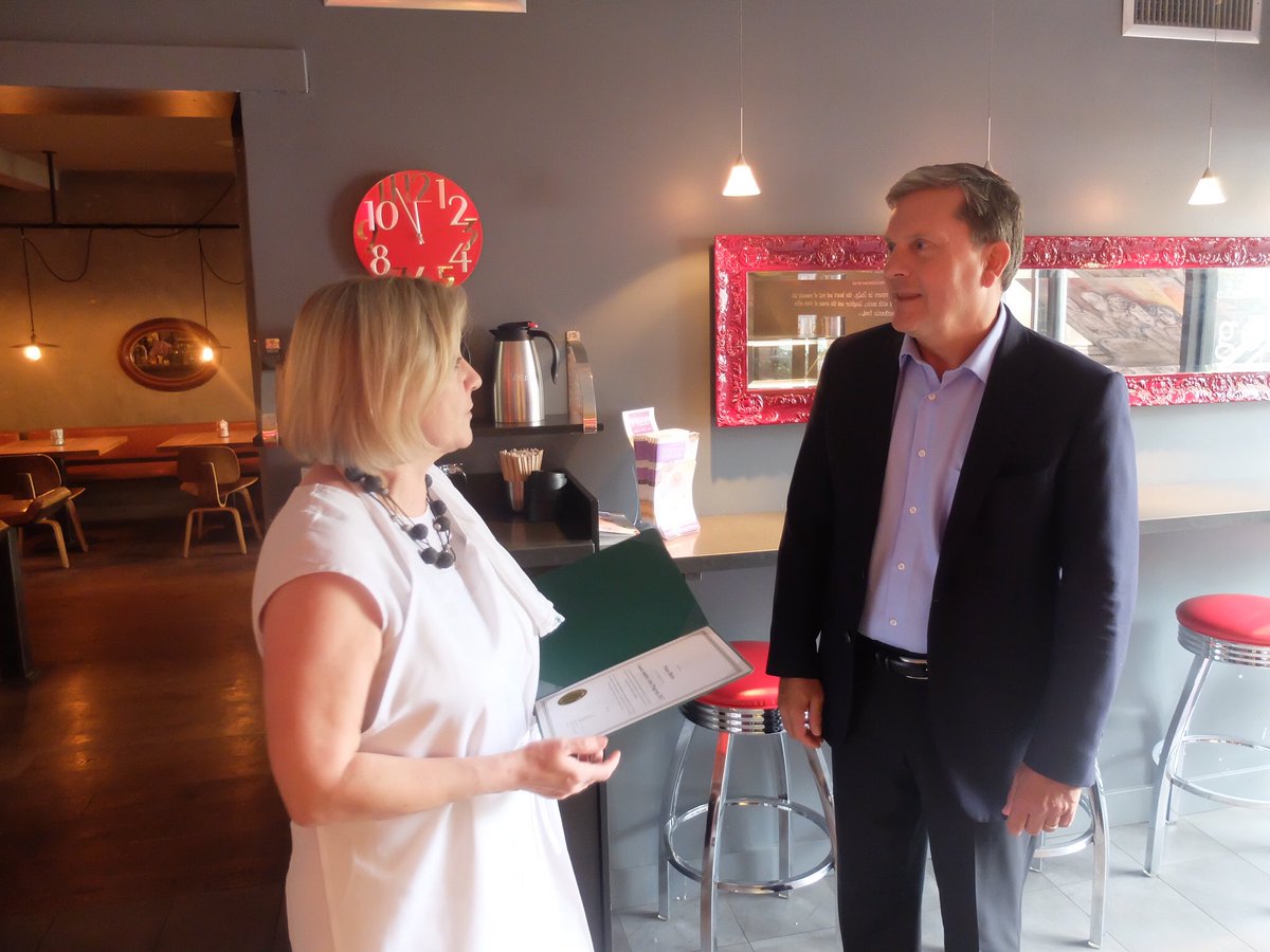 JohnOliverMP's tweet photo. Great to meet @PiazzaBistro one our our local small business recipients of the #CanadaSummerJobs program. https://t.co/kMJRGMYODU