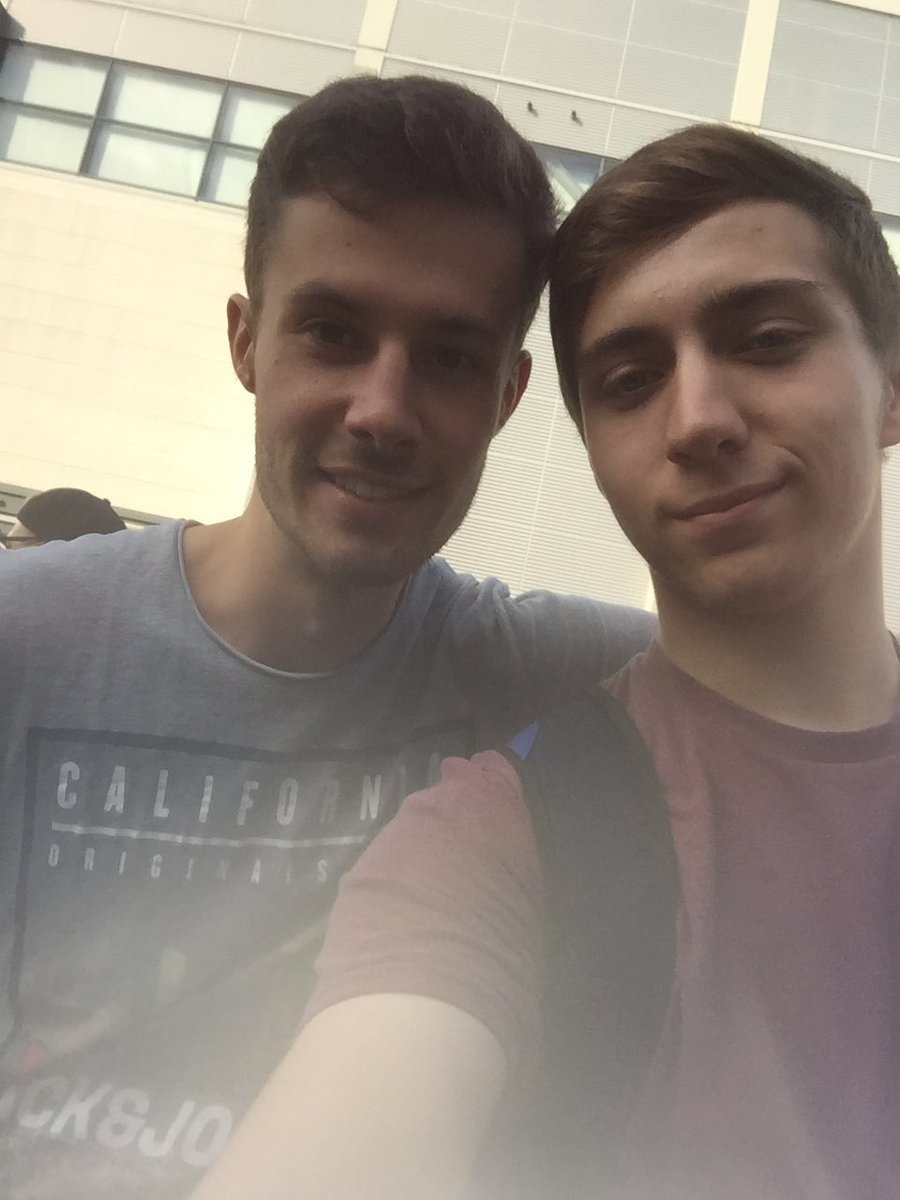 werder2230's tweet photo. Danke Schlappi für das Foto und für das Spiel! #badeluck 😂. @BadeschlappenLP https://t.co/F9IbOHbLhu