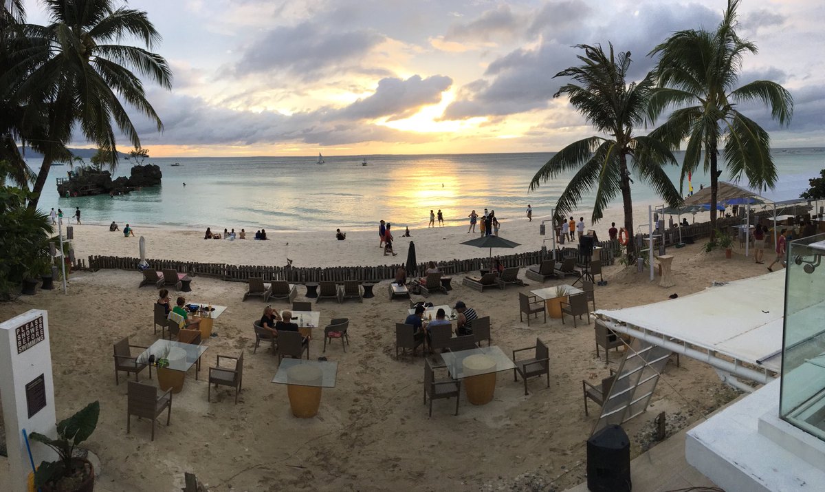 Atomic_D0mb's tweet photo. @MarkDohner throwback sunset from the Philippines ๐ต๐ญ๐ต๐ญ#butthatsunsetthough #dohnation https://t.co/sQTuhDanHt