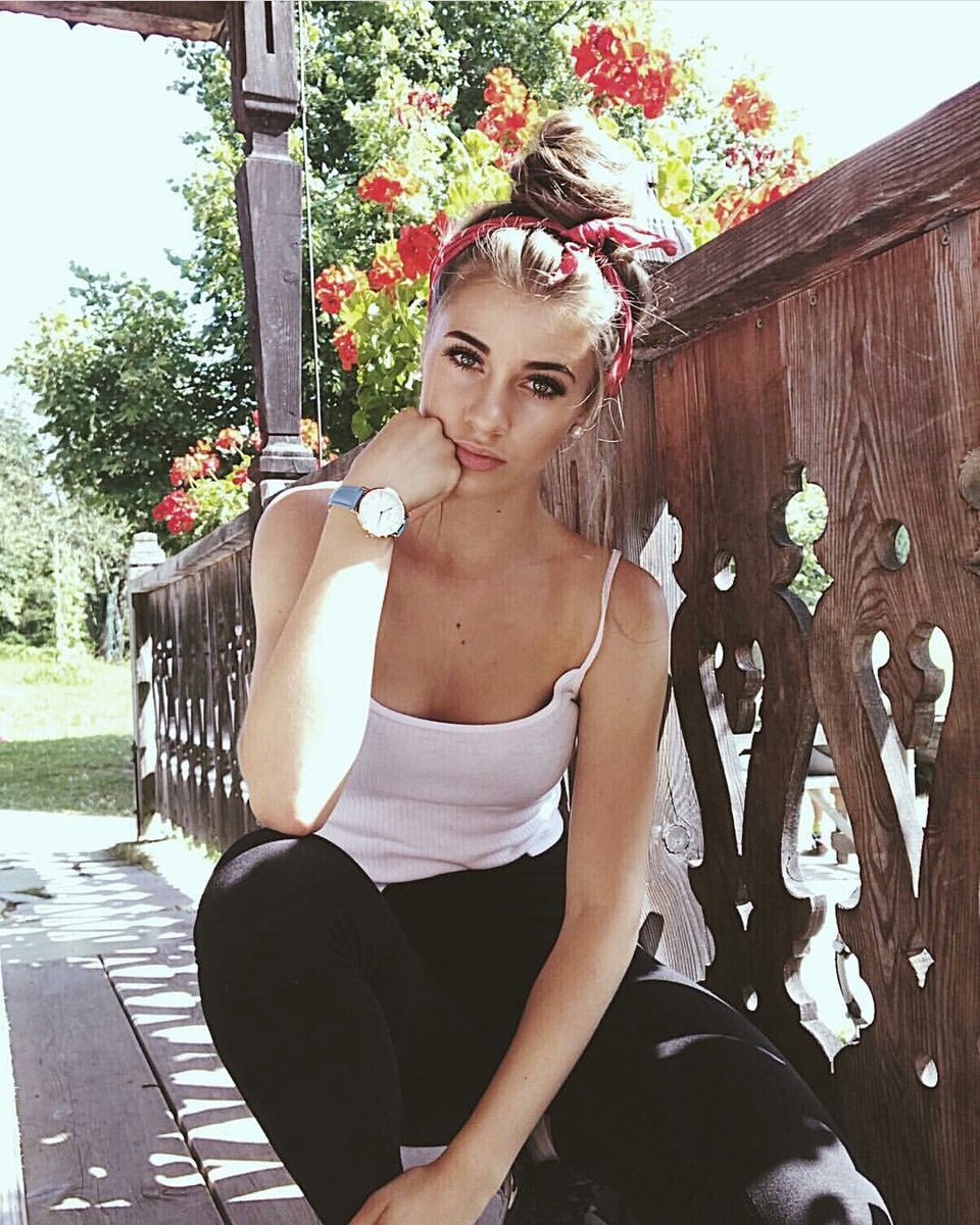 LisaAnaFan's tweet photo. @LisaSchiffner Da hat man schon Benachrichtigungen an und dann bekommt man die 10 min später 😂😚
Du bist wunderschön❤ https://t.co/I63mV978HU
