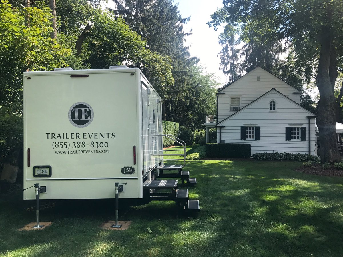 TrailerEvents's tweet photo. Don't want the fuss of people being in your house? Check out our Restroom Trailer! https://t.co/3Xdn3MAhBq #trailerevents #mobilerestroom https://t.co/x6AB0zZZ5F