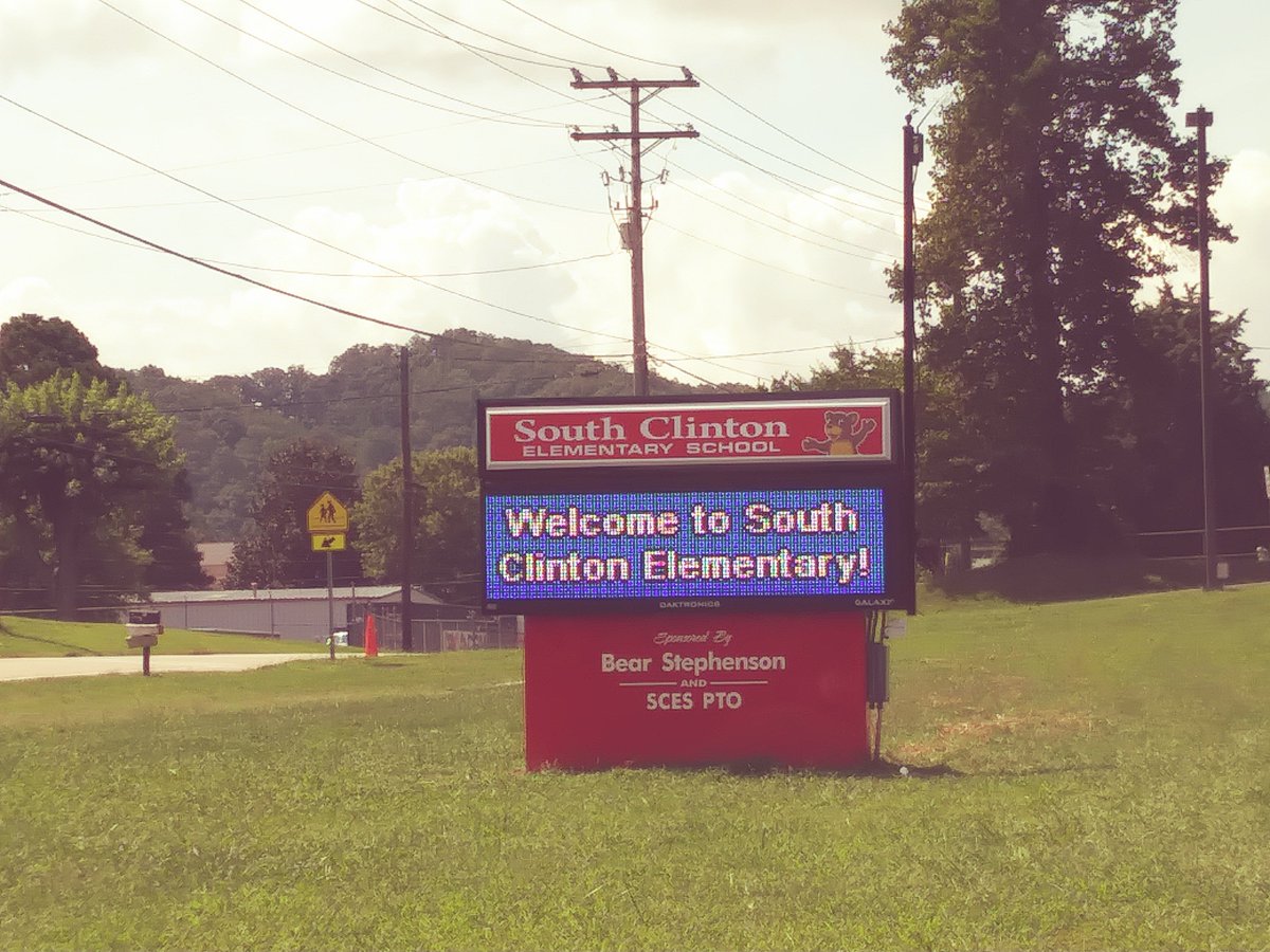 mcmichaelsigns's tweet photo. 4' x 8' D/F LED Illum sign with reader board
Thank you @SouthClintonElementary for the opportunity! #lookingsharp #LEDsign #readerboard https://t.co/e241iH6Gaq