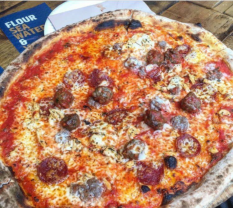 doughedinburgh's tweet photo. #EdFringe calls for a MeatFeast!🍕👊#WErDough #oopswearedoughingitagain #doughbletrouble #edinburgh #pizza #takeaway #delivery #pizzeria https://t.co/9iFjEPFCxd