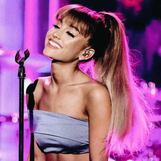 toyoubutera's tweet photo. The iconic smile of Ariana Grande. I'm so in love. https://t.co/aqYcGb9ADq