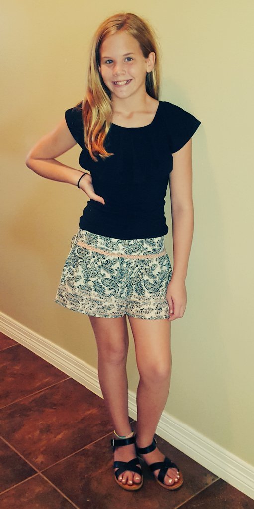 gayleydeemom3's tweet image. The only one that still likes photos!!! 💖 #JGD #MyGirl #FirstDayOfSchool2017 #After #GreatDay