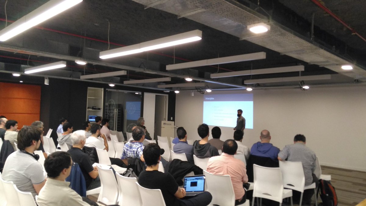 Eze Fariña explica continuous deployment y nos cuenta su experiencia en <a href="/JUGArgentina/">JUG Argentina</a>, todo esto y más (?) en las oficinas de @MuleysBA