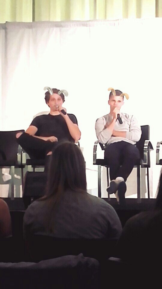 Frankieetje's tweet photo. Here are some funny photos of Max, Charlie and Froy at #Wolfcon3
Sorry but you guys look cute😍
@maxcarver
@Charlie_Carver
@froynextdoor https://t.co/6fLOh8Fycc