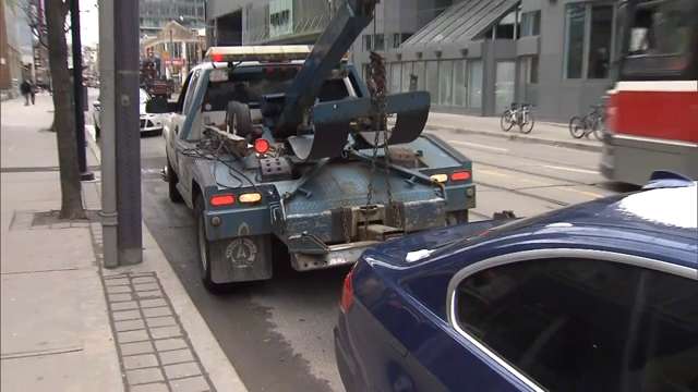ParkingTPS's tweet photo. #RuinAGoodTimeIn4Words
Your car is impounded.
#ParkingTO #TOPoli
Be sure to check signage and not owe 3+ ๐ as habitual offender. ^ka https://t.co/Z5XvWW0Ayr