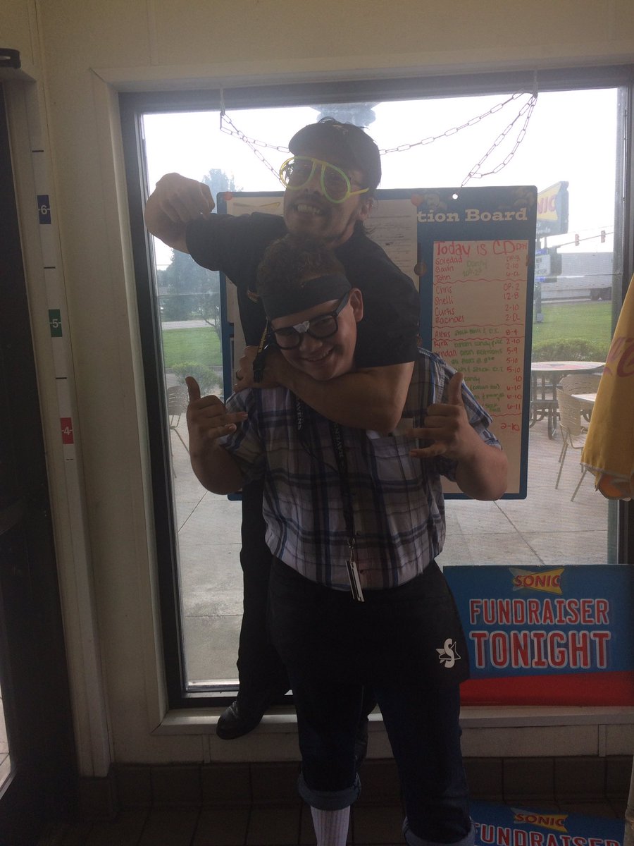 cshellshell's tweet image. #SRITULSA #.50corndogday #nerdday @koverton64 @foles72 @sonicdrivein @