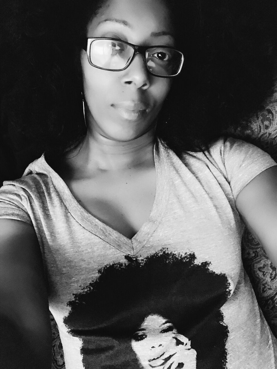 tallprettygirl's tweet photo. #Chillin #BigHairDontCare #NaturalGirl #NaturalHair #DisSh*tBigInRealLife #MyCrown #GodGaveItToMe #ILookLikeMyShirt https://t.co/x6PHEE0iSk