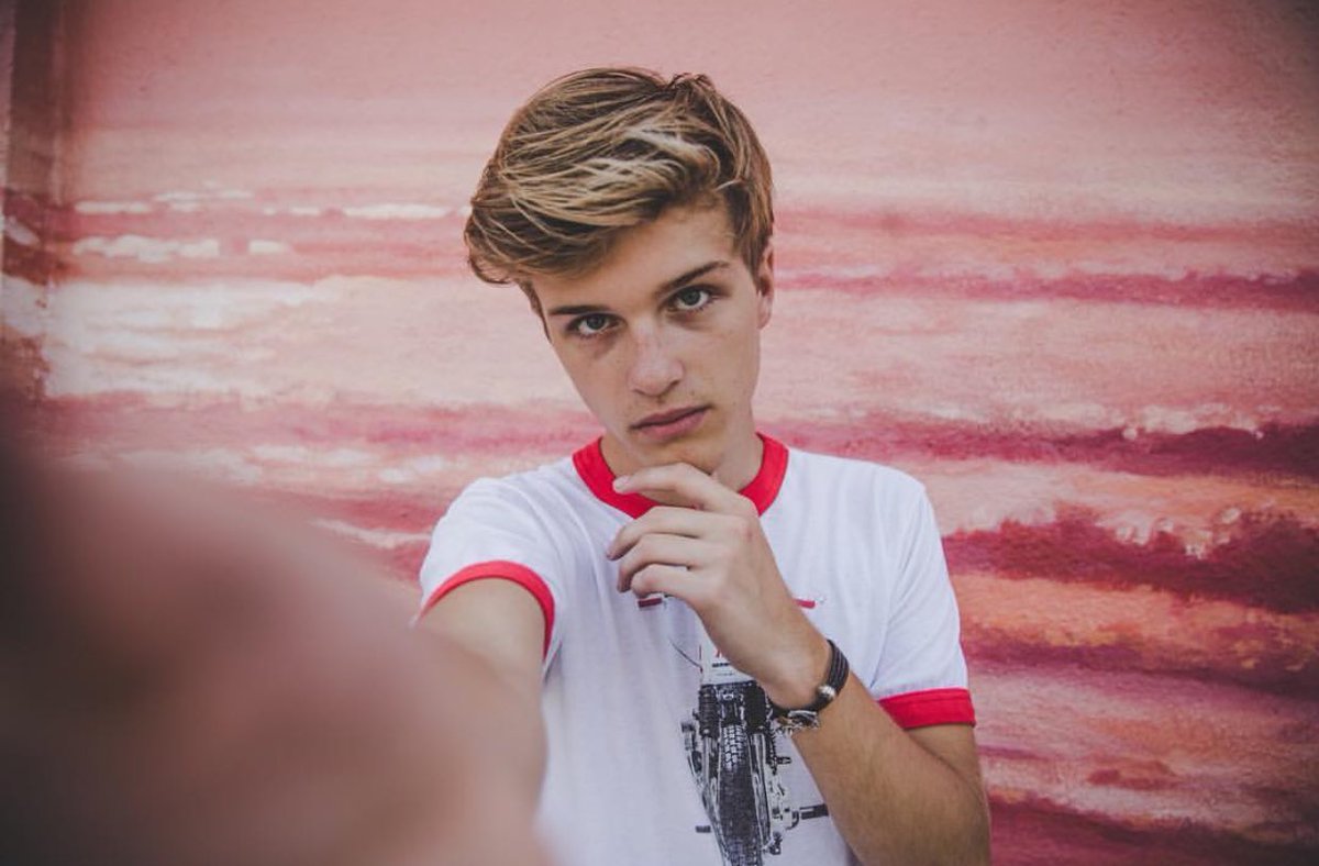 team10fvns's tweet photo. vía ig: @Team10official "Exited to see @alexlange get a role on @codeblack_cbs!! Congrats!!🎉 #Team10 https://t.co/9GYD1tR0sy