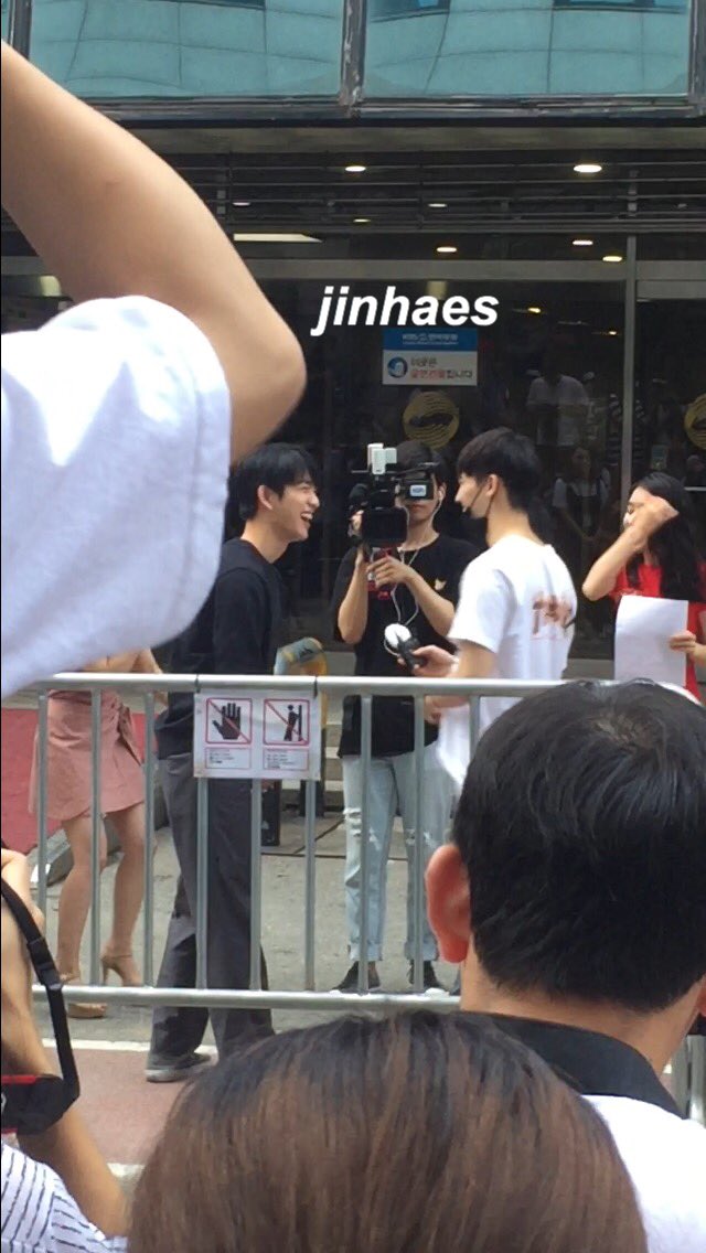 jinhaes's tweet photo. 170825 뮤뱅 JJ MY LOVES 😭😭😭😭😭 LOOK AT THEM LAUGHING AND BEING BEAUTIFUL 💖💖💖💖💖 
#갓세븐 #GOT7 #박진영 #임재범 #JJProject #Verse2 #내일오늘 https://t.co/D1RAPmGpkO