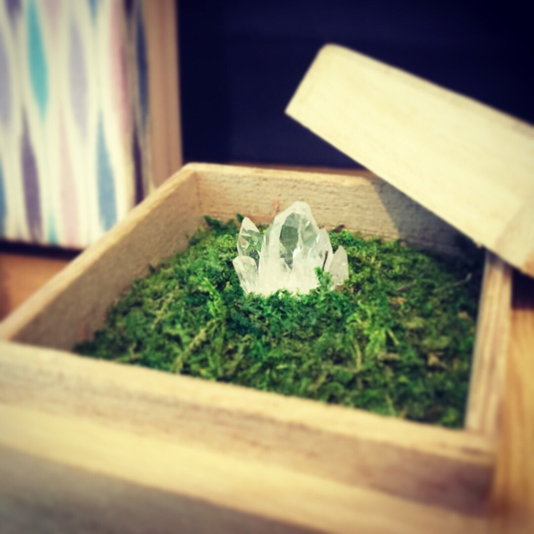 toki_0703's tweet photo. 新作を販売✨
桐箱に入ったクリスタルリウム😊

リングスタンドや
プレゼントにも✨✨
https://t.co/x03dIsVP3L

#ギフト #プレゼント #minne ミンネで販売 #gift #interior #インテリア https://t.co/4F351nwzpX