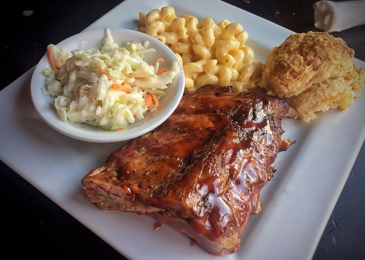 Make this part of your evening!
#smokedmeat #indyfringe17 #ribs #stjosephneighborhood