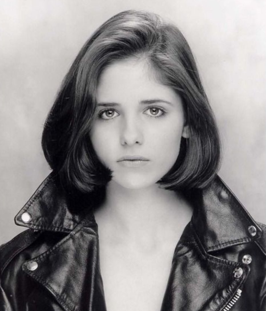 SarahMGellar's tweet photo. Good thing I wasn't too serious as a teen #ThrowdownThursday #headshot #tbt https://t.co/QLjPjJ6ExR