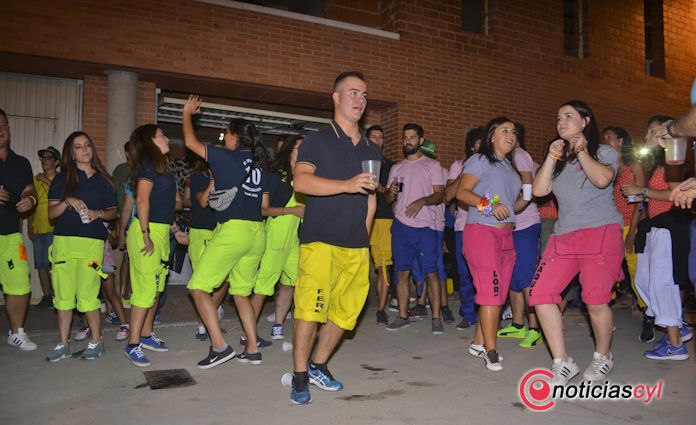 noticiascyl's tweet photo. #Valladolid #Torrelobatón #Fiestas VÍDEO🎥+FOTOS📷 | Torrelobatón se viste de fiesta y diversión tras un pregón mágico https://t.co/FF0EQWkFXe https://t.co/V7Sm8bmkc4