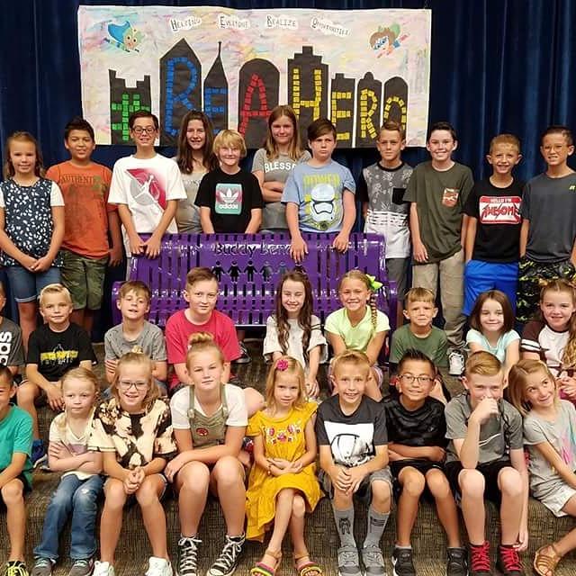 endeavourelem's tweet photo. Thanks to these kiddos and their families for bringing 'BUDDY BENCHES' to Endeavour Elementary! #BeaHero #Endeavour #firstdayassembly https://t.co/wDmqgNGJk9