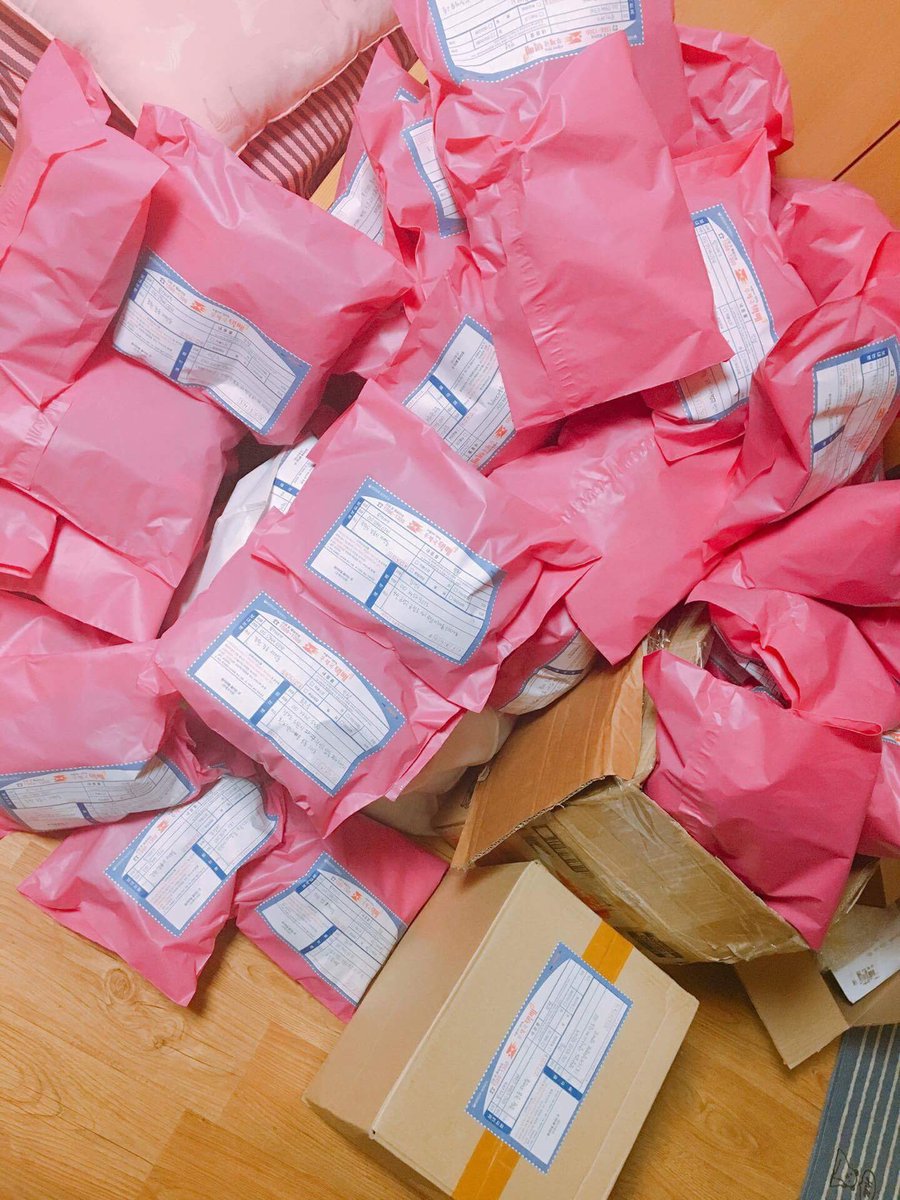 rabb_babe's tweet photo. sorry for the while time. in my place was raining always and i dont know how to shipping. today i will ship all and update the 운송장번호 https://t.co/QB82YPpp3e