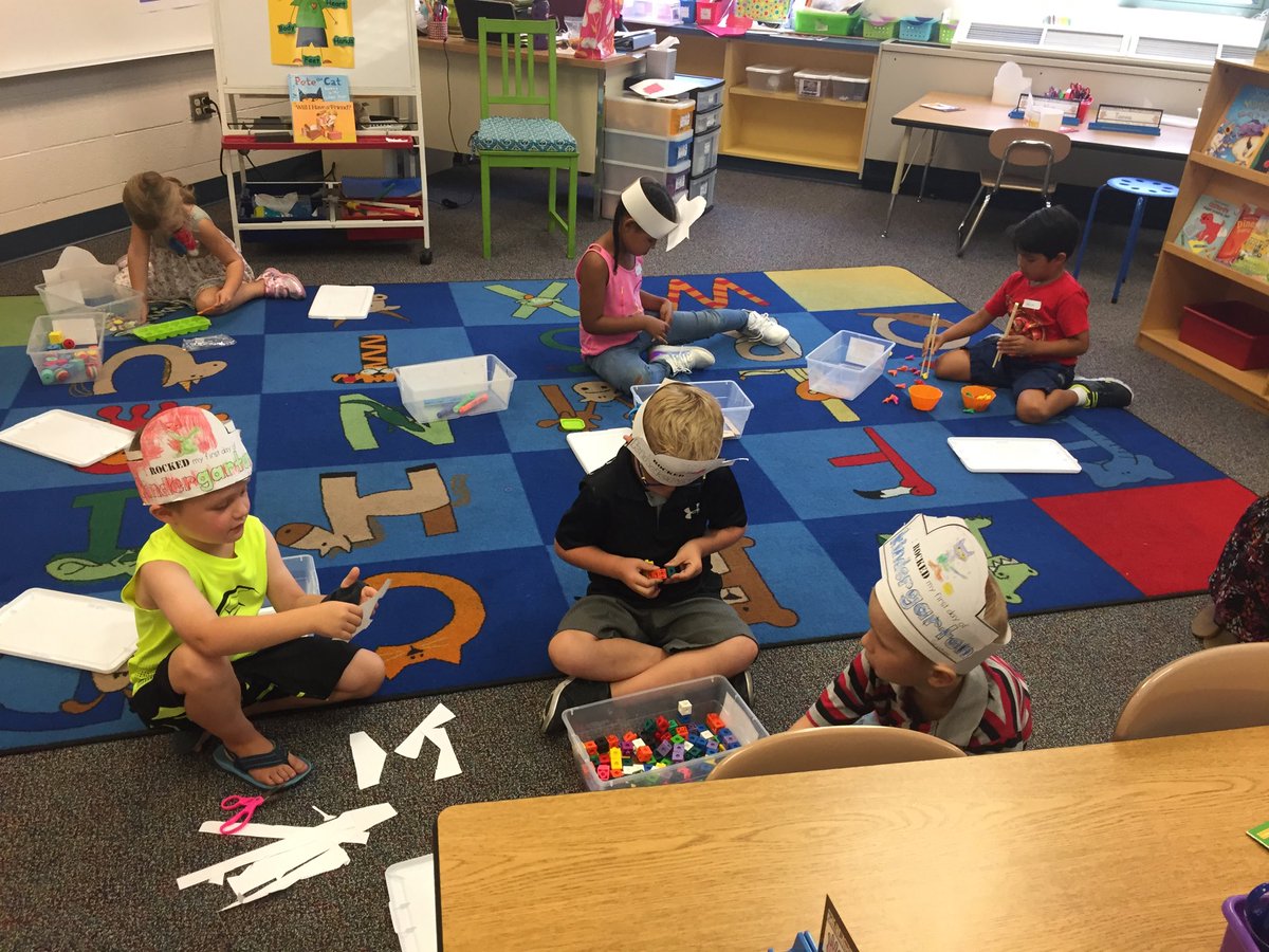 MrsDruwe1st's tweet photo. Working on our fine motor skills! #kanelandkinders https://t.co/IdXmMGBptG