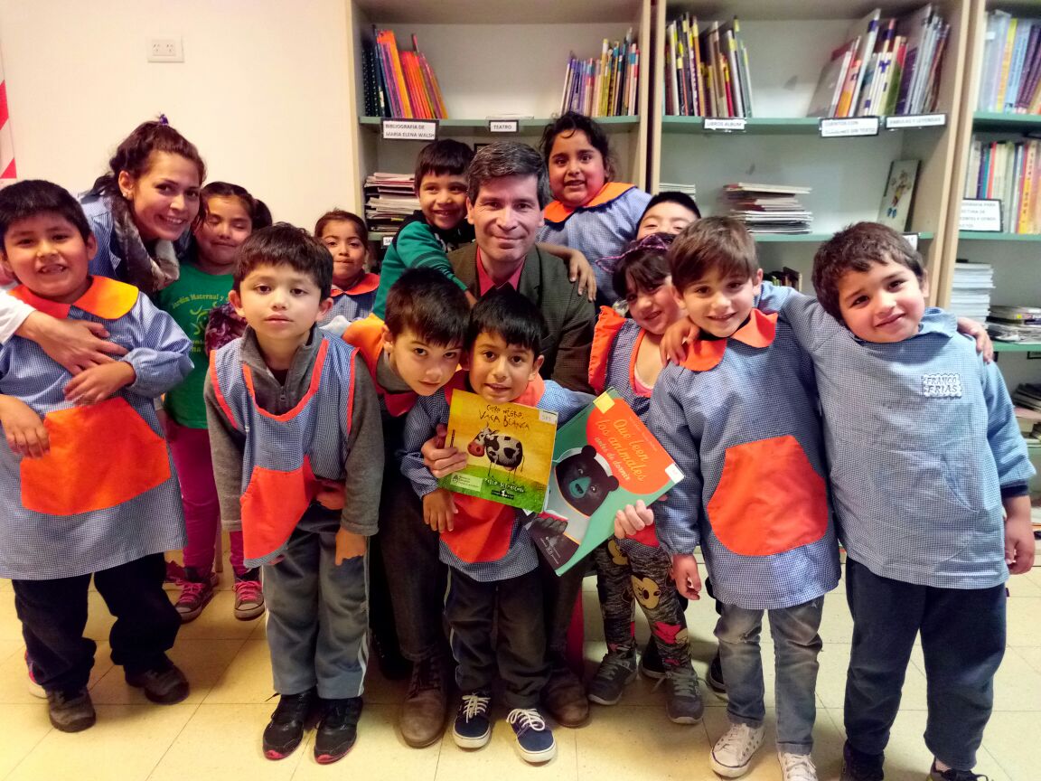 Día del lector junto a niños del jardín 2 de Ituzaingó!