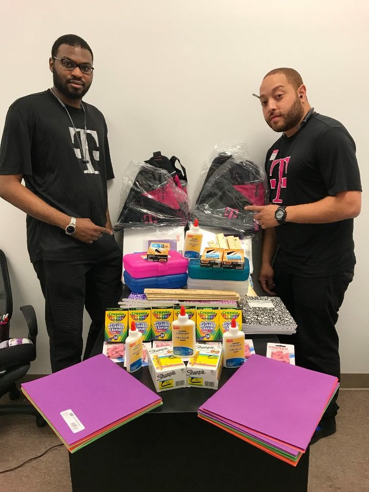 Jah_mobile1's tweet photo. @TMobile @JohnLegere 
#Tmobilegivesback
#Bestplacetowork2017
Back to school/ Customer appreciation day
@FOX29philly @CBSPhilly https://t.co/G2QI3nkGYw