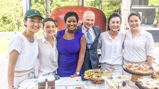 BigBonPizza's tweet photo. Pizza family! 🍕❤️ #repost @CyreiaSandlin https://t.co/2r8cpeOF4n