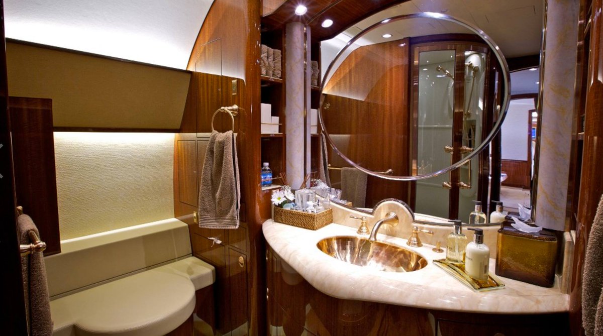 ivtravelfr's tweet photo. How the richest people in the world fly? Real flying palaces😎
🗺️ #ivtravel💎 #VIPJets✈️ #LuxuryAirplanes 📰 #CNNTravel
https://t.co/BpAczrJzuo https://t.co/1GNq2davia