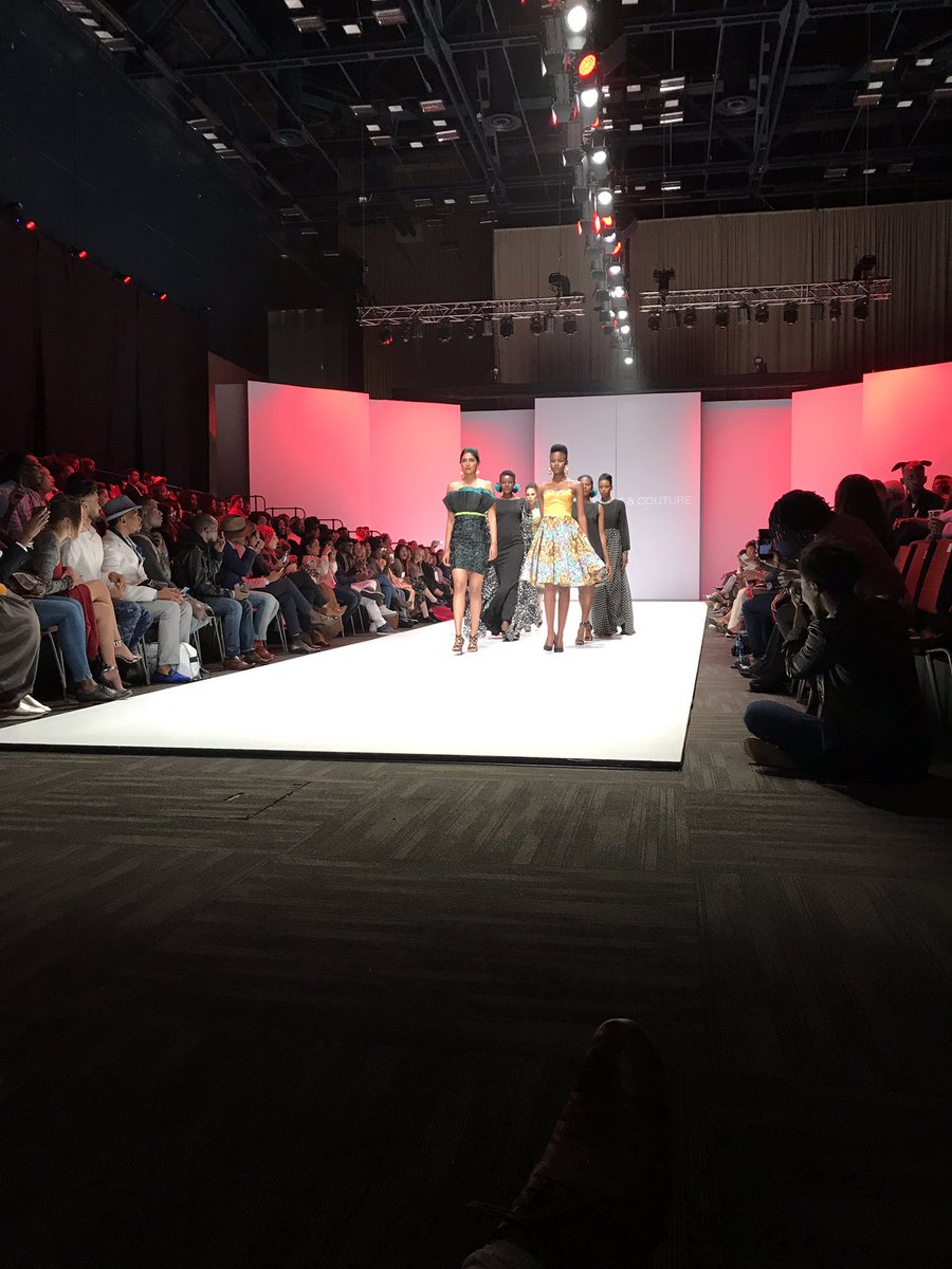 Dbnfashion_fair's tweet photo. Bringing the 🔥 of #AfricanFashion #MoCreations at #DFF2017 #DawnOfTheArts #fashion https://t.co/Gr1zREZg9m