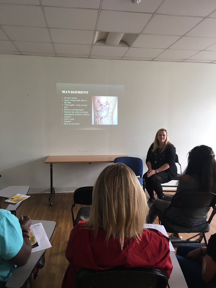 siobhanity's tweet photo. EDucation day promoting #parallelcommunication @ImperialnurseED @irishzoe7 @EDmatrons @Graeme_ED @katemsendall @ImperialNHS https://t.co/r7oTJ9E7UK