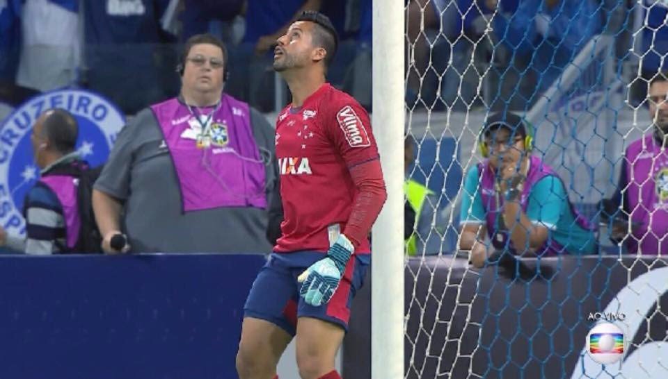 Que o Fábio é foda todo mundo sabe, mais o cara que deu esse colete pro gordinho superou ..