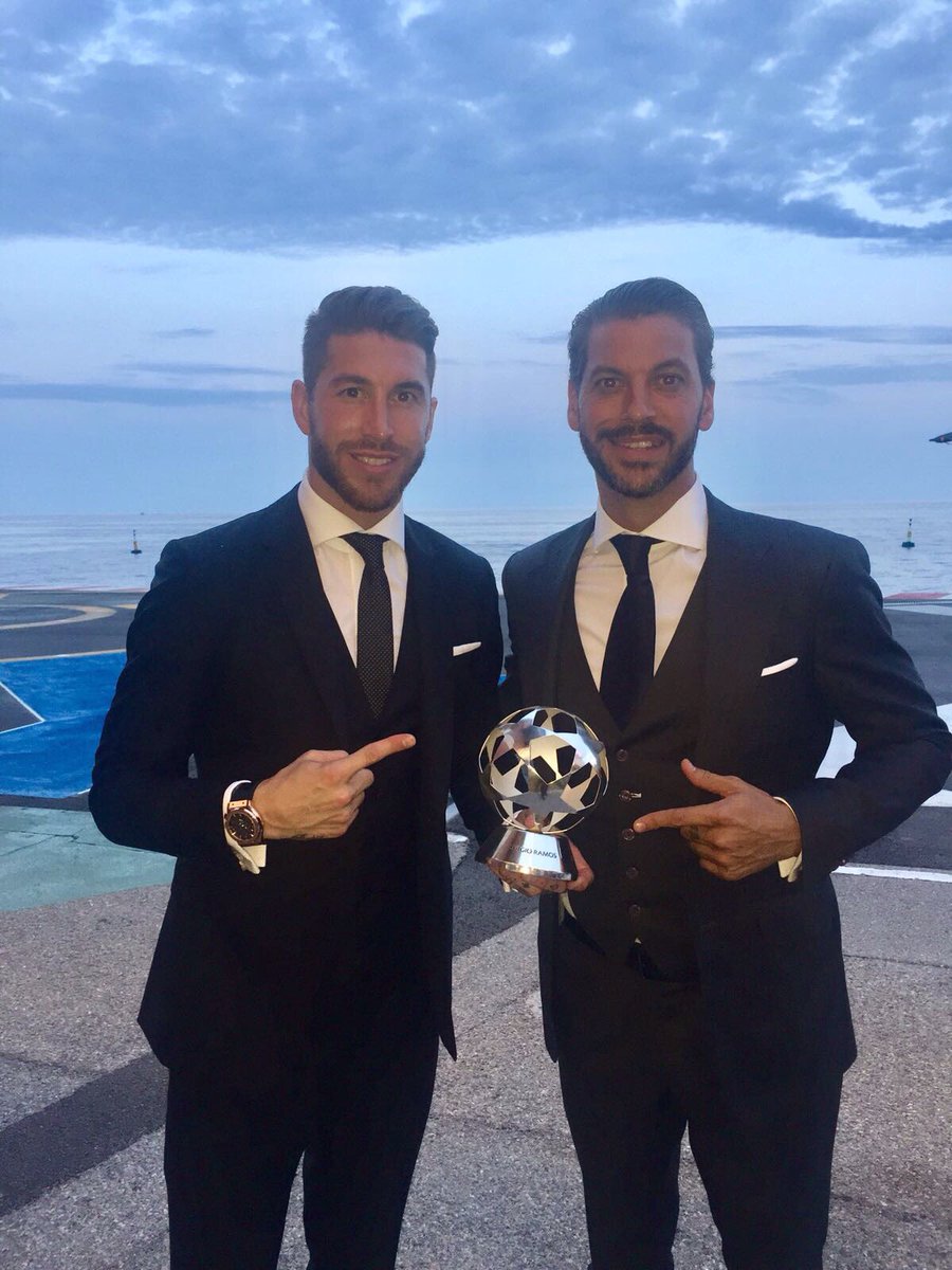 SergioRamos's tweet photo. Feliz por ser el Defensa de la @ChampionsLeague 16/17. Dedicado a mis compañeros y a mi familia. / Dedicated to my teammates and my family. https://t.co/uCEo4Sr1yH