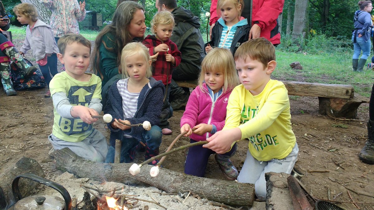 JRDiscoveryTree's tweet photo. Fire day @tortworthtrees! Toasting marshmallows, #campfire cooking&blackberry foraging for delicious #pancakes #forestschool #discoverytree https://t.co/0QwxZ3XKE4