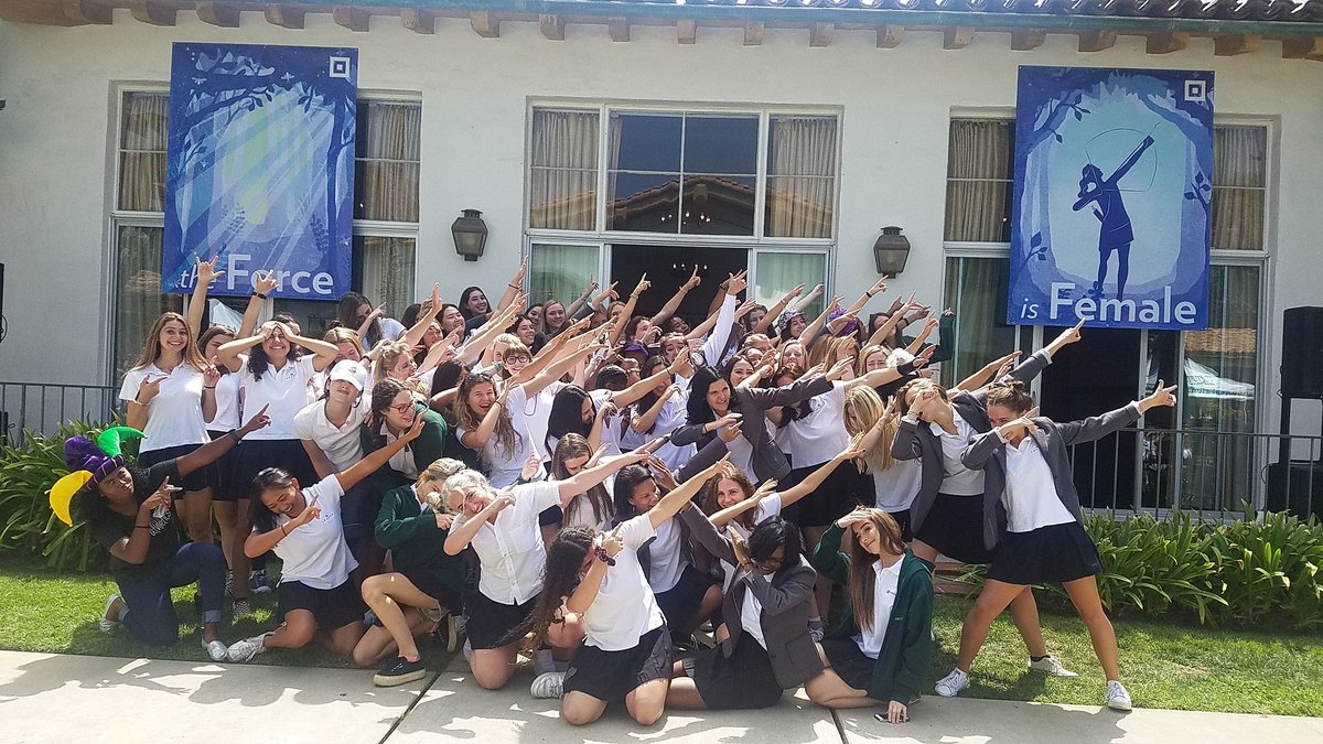 ArcherSchool's tweet photo. The #Queensof2018 pose for a photo during Upper School Orientation. Welcome back to campus! https://t.co/RVIWun9jMg