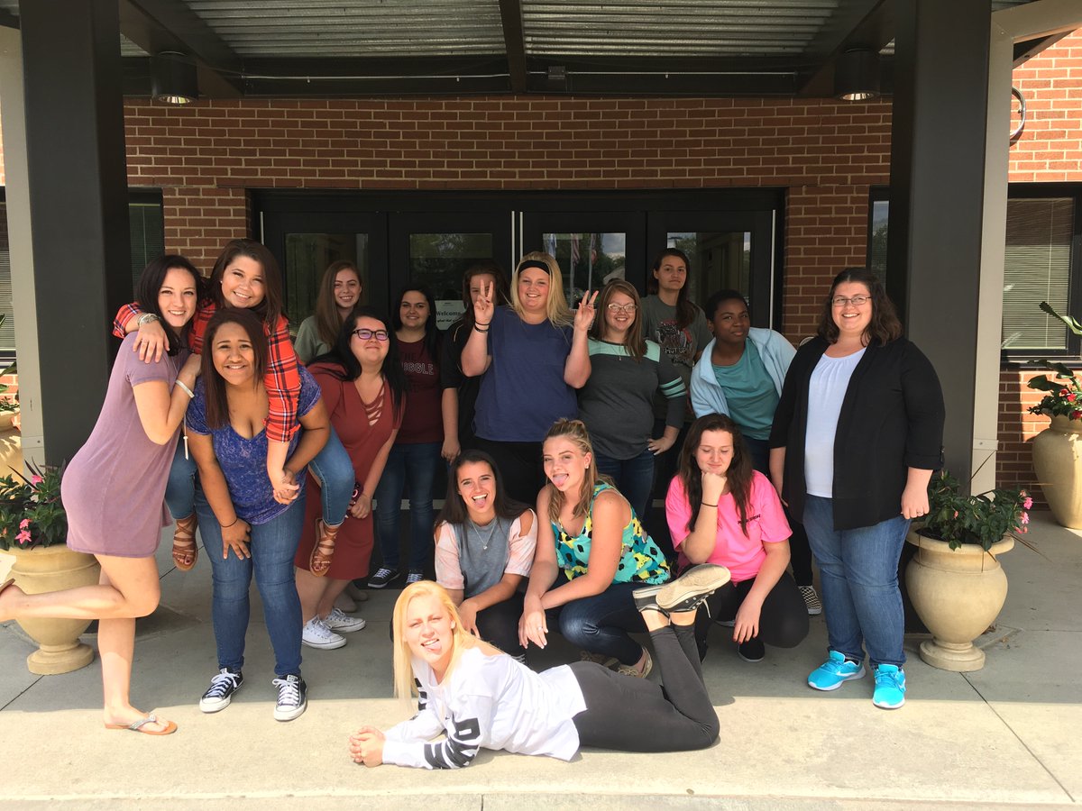 MidEastDistrict's tweet photo. First day back for seniors, second for sophomores and juniors! #Day2InTheBooks #MidEastCTC https://t.co/cEf7wTSv9B