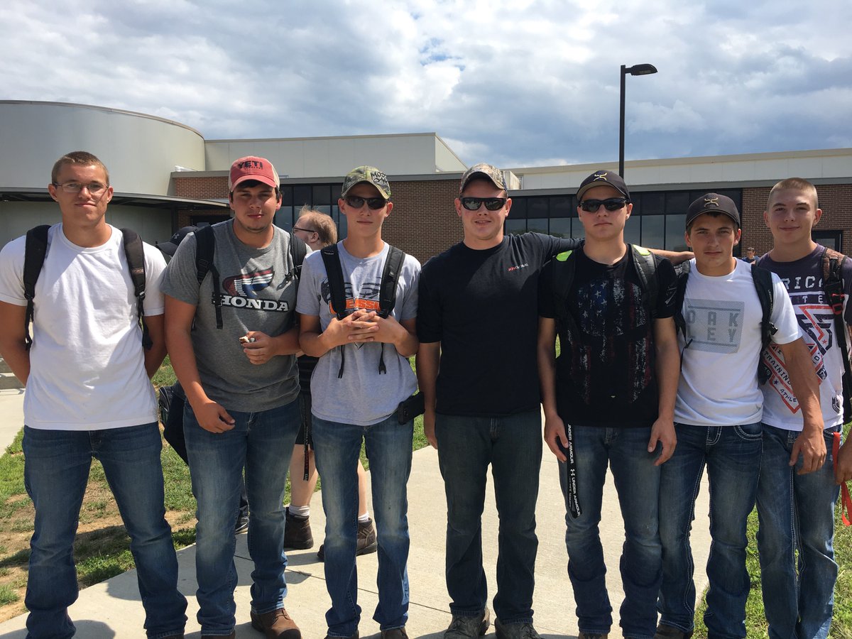 MidEastDistrict's tweet photo. First day back for seniors, second for sophomores and juniors! #Day2InTheBooks #MidEastCTC https://t.co/cEf7wTSv9B