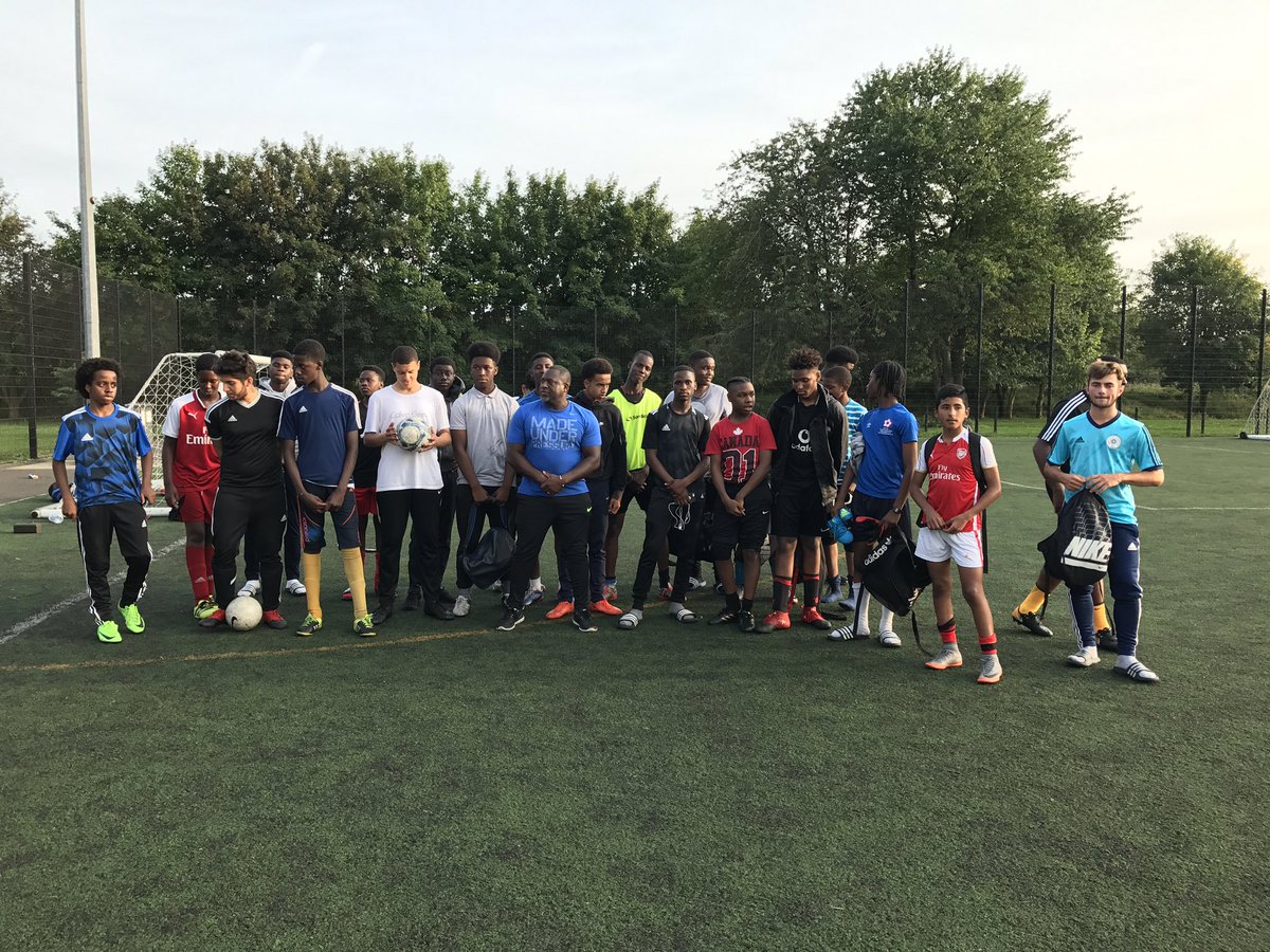 KickOffAt3's tweet photo. Kickoff@3 positively engaging young men in Southwark Borough @MPSSouthwark #BuildingPlatforms @wanderersfc2014 @suberbos @SouthwarkYAs https://t.co/Joqjg8KM6B