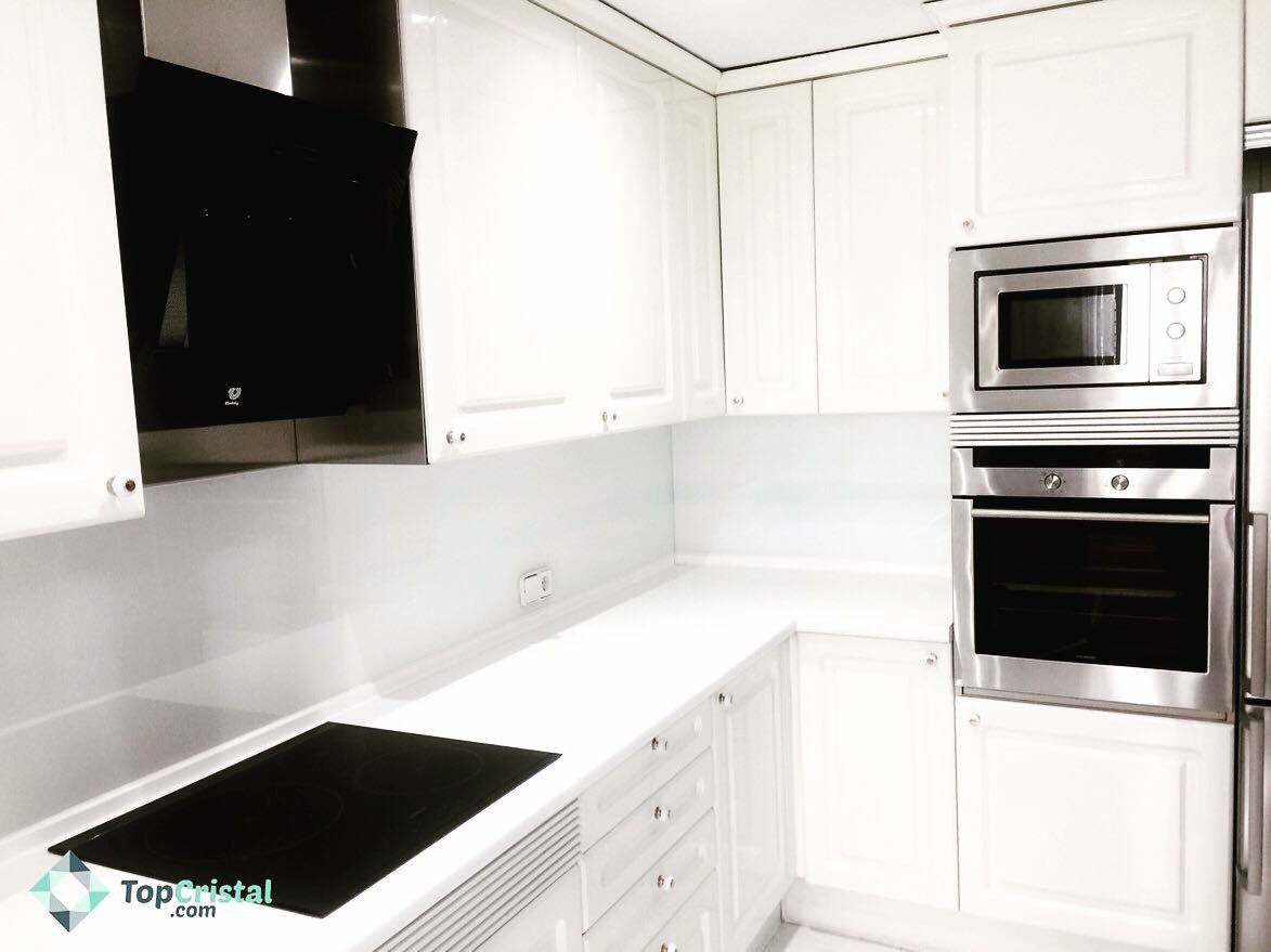 topcristal's tweet photo. Buenas tardes!!! Volvemos de vacaciones con más trabajo que nunca.
#frentedecocina #frentecocinacristal #diseño #cocinacristal #splashback https://t.co/7Ouz3jEb30